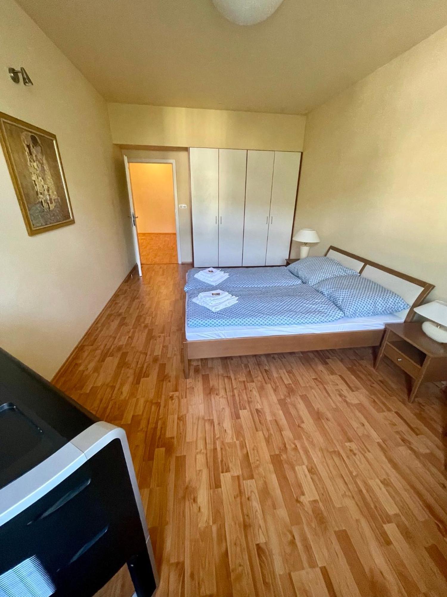 Huge Two Floor Apartment On The Park Colonnade With Free Parking For One Car, 160 Sqm Karlovy Vary Luaran gambar