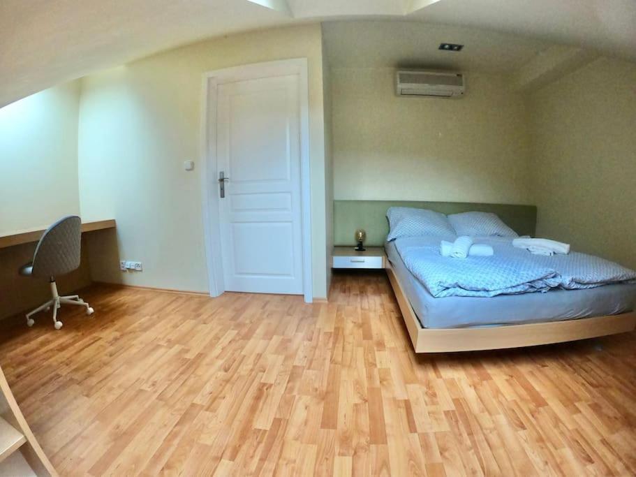 Huge Two Floor Apartment On The Park Colonnade With Free Parking For One Car, 160 Sqm Karlovy Vary Luaran gambar